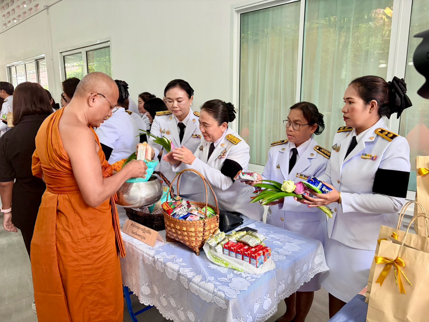 title - สำนักงานการปฏิรูปที่ดินจังหวัดเพชรบูรณ์ เข้าร่วมพิธีบำเพ็ญกุศลในวาระครบ 100 วัน(สตมวาร) แห่งการสิ้นพระชนม์ ถวายเป็นพระกุศลแด่สมเด็จพระเจ้าลูกเธอ เจ้าฟ้าพัชรกิติยาภา นเรนทิราเทพยวดี กรมหลวงราชสาริณีสิริพัชร มหาวัชรราชธิดา 